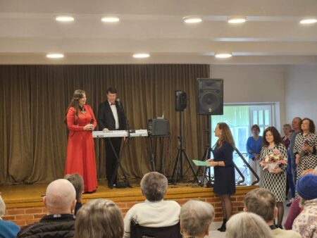 Prienų globos namų bendruomenei skambėjo Livetos ir Petro Kazlauskų dainos