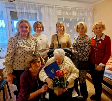 Šilti sveikinimai gyventojai Genovaitei