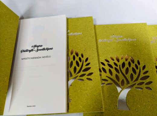 Literatūrinė popietė „Mylėti niekada nevėlu“